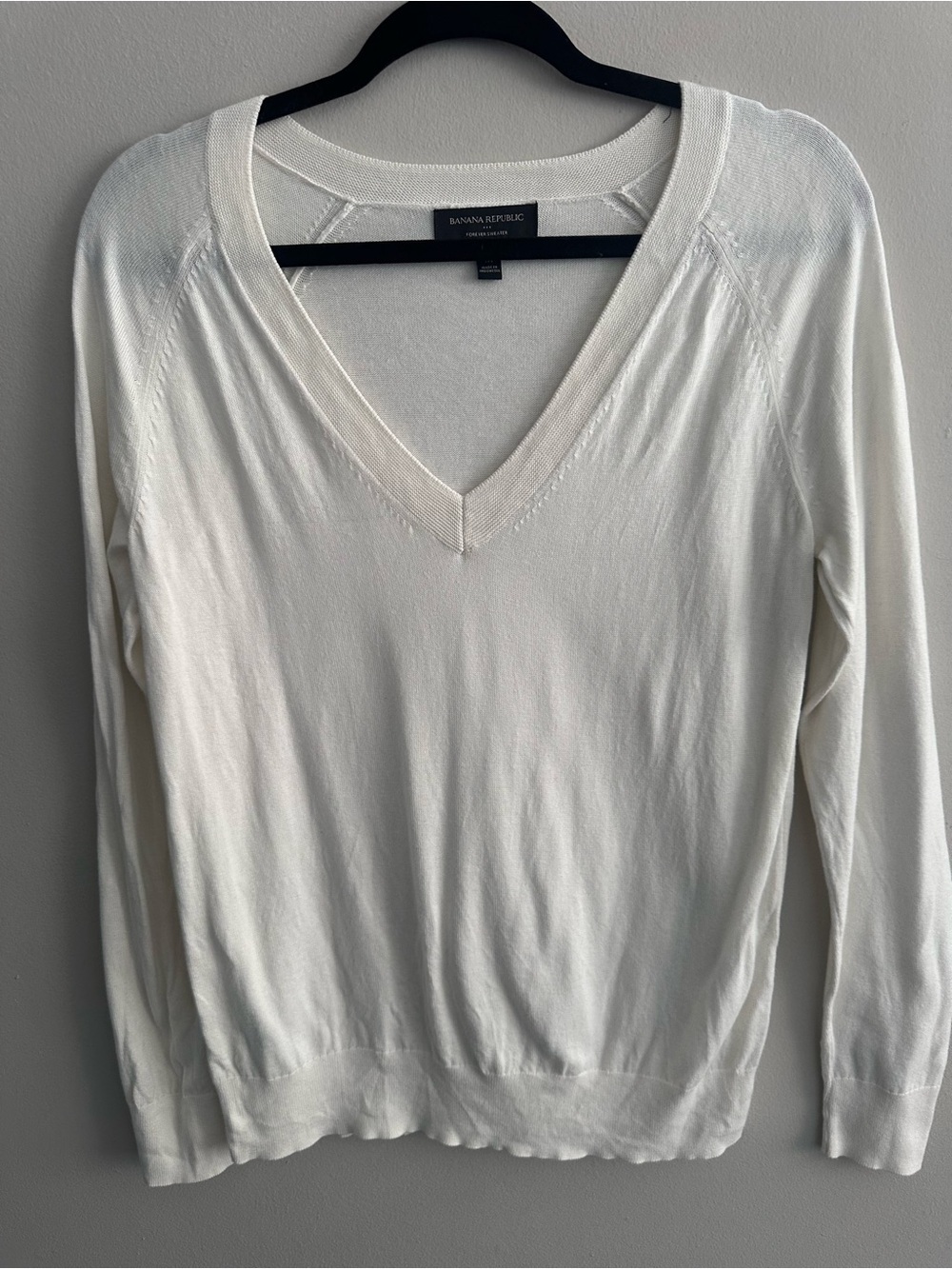 Banana Republic Women's V-Neck Forever Sweater of white
